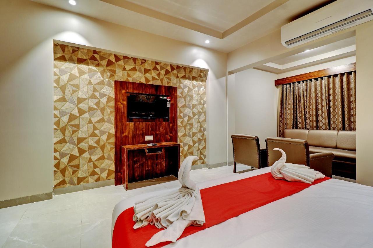 Hotel Apratim Lodging & Boarding Ulhasnagar Exterior photo